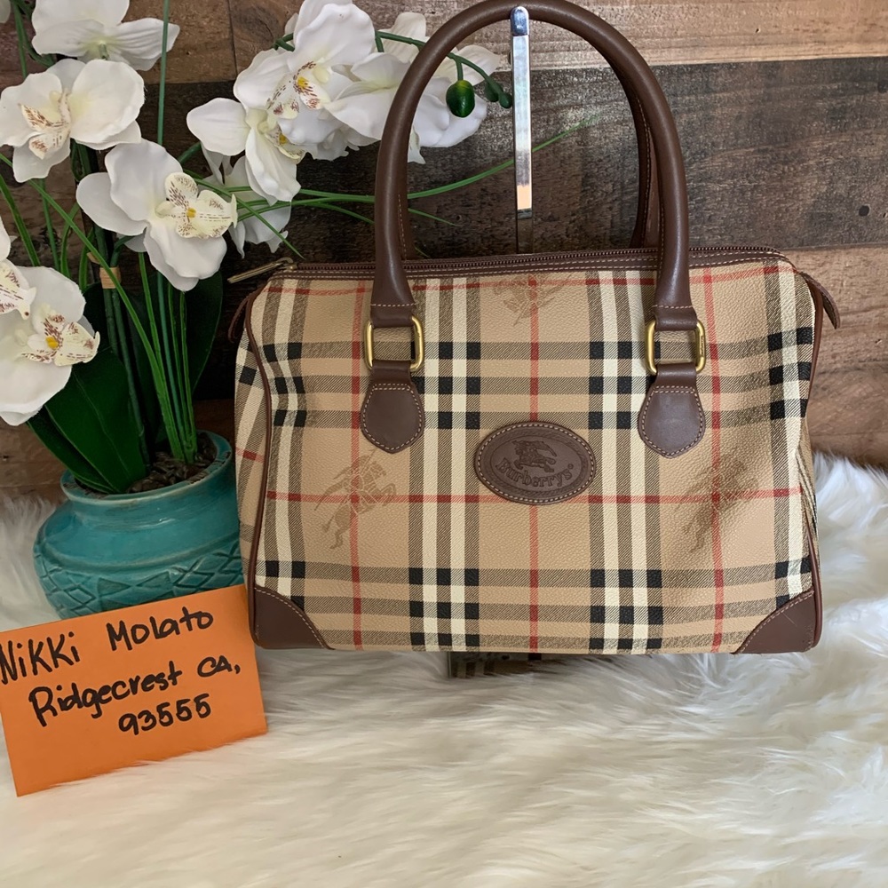 ❌sold ❌ 💯 guarantee pre owned Burberry’s Boston